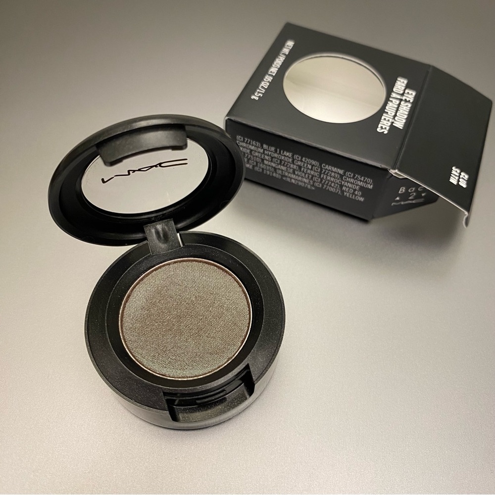 MAC “Club” Eyeshadow